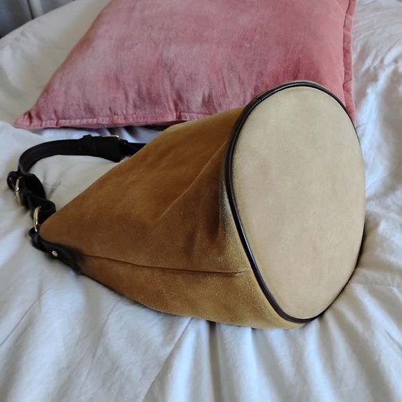 Dooney and Bourke shouldbag bucket - Picture 2 of 6